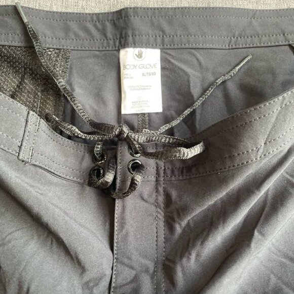 Body Glove Women's Smoothies Black's Beach Solid 4" Vapor Boardshort, XL - Picture 4 of 6